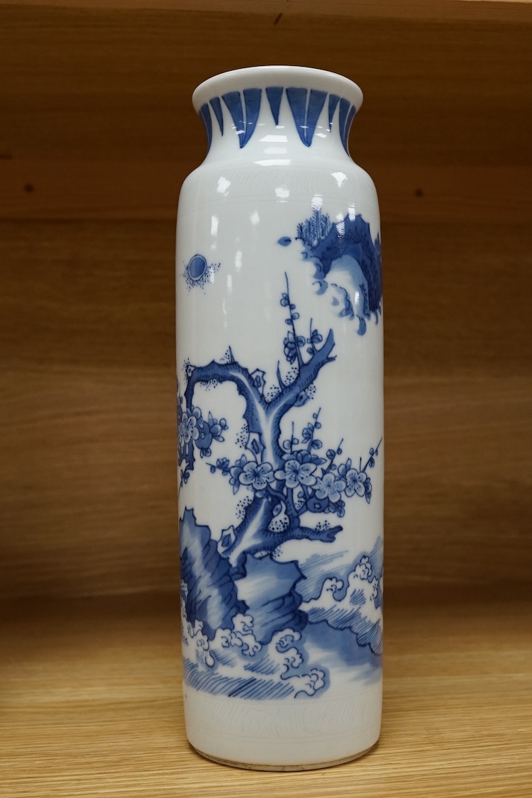 A small Chinese blue and white Rolwagen vase, 27cm